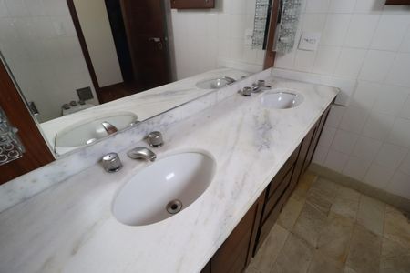 Casa para alugar com 550m², 4 quartos e 9 vagasBanheiro da Suíte 2