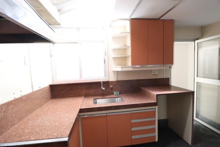 Casa para alugar com 550m², 4 quartos e 9 vagasCozinha