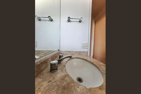 Apartamento à venda com 120m², 3 quartos e 2 vagas Apartamento à venda com 120m², 3 quartos e 2 vagasBanheiro