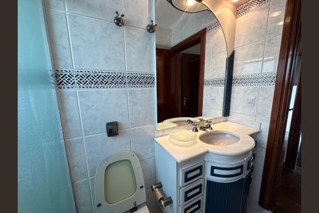 Casa de condomínio para alugar com 400m², 4 quartos e 4 vagas Casa de condomínio para alugar com 400m², 4 quartos e 4 vagasBanheiro 2