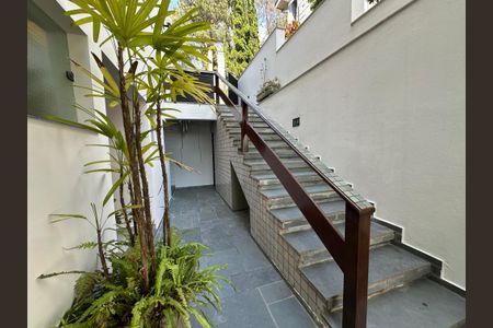 Casa de condomínio para alugar com 400m², 4 quartos e 4 vagas Casa de condomínio para alugar com 400m², 4 quartos e 4 vagasQuintal