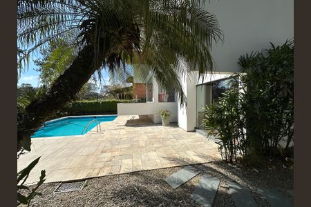 Casa de condomínio para alugar com 400m², 4 quartos e 4 vagas Casa de condomínio para alugar com 400m², 4 quartos e 4 vagasQuintal