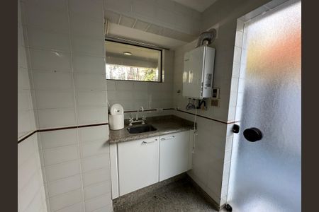 Casa de condomínio para alugar com 400m², 4 quartos e 4 vagas Casa de condomínio para alugar com 400m², 4 quartos e 4 vagasÁrea de Serviço
