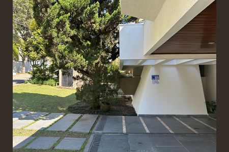 Casa de condomínio para alugar com 400m², 4 quartos e 4 vagas Casa de condomínio para alugar com 400m², 4 quartos e 4 vagasFachada