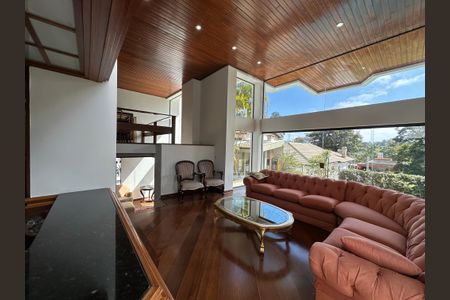 Casa de condomínio para alugar com 400m², 4 quartos e 4 vagas Casa de condomínio para alugar com 400m², 4 quartos e 4 vagasSala