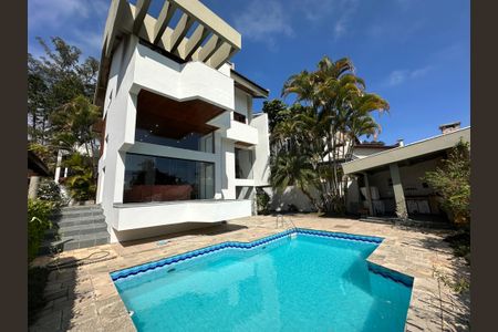 Casa de condomínio para alugar com 400m², 4 quartos e 4 vagas Casa de condomínio para alugar com 400m², 4 quartos e 4 vagasÁrea comum - Piscina