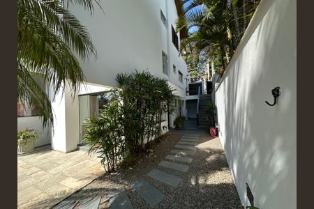 Casa de condomínio para alugar com 400m², 4 quartos e 4 vagas Casa de condomínio para alugar com 400m², 4 quartos e 4 vagasQuintal