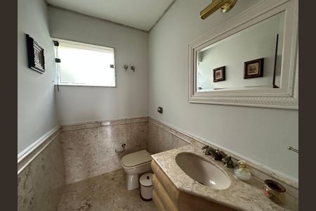 Casa de condomínio para alugar com 400m², 4 quartos e 4 vagas Casa de condomínio para alugar com 400m², 4 quartos e 4 vagasBanheiro 1