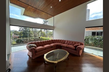 Casa de condomínio para alugar com 400m², 4 quartos e 4 vagas Casa de condomínio para alugar com 400m², 4 quartos e 4 vagasSala