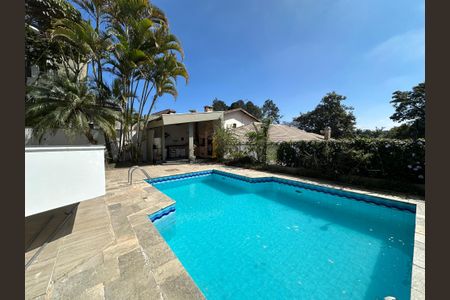 Casa de condomínio para alugar com 400m², 4 quartos e 4 vagas Casa de condomínio para alugar com 400m², 4 quartos e 4 vagasÁrea comum - Piscina