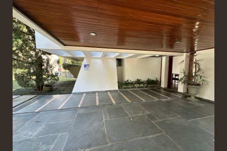 Casa de condomínio para alugar com 400m², 4 quartos e 4 vagas Casa de condomínio para alugar com 400m², 4 quartos e 4 vagasFachada