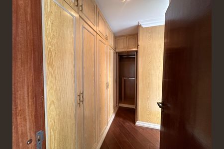 Casa de condomínio para alugar com 400m², 4 quartos e 4 vagas Casa de condomínio para alugar com 400m², 4 quartos e 4 vagasSuíte 1