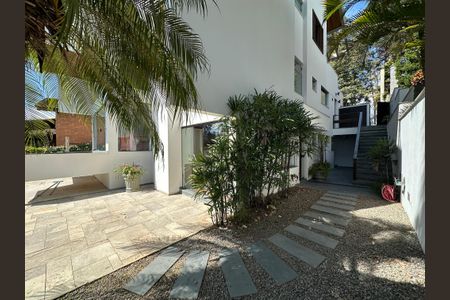 Casa de condomínio para alugar com 400m², 4 quartos e 4 vagas Casa de condomínio para alugar com 400m², 4 quartos e 4 vagasQuintal