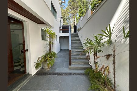 Casa de condomínio para alugar com 400m², 4 quartos e 4 vagas Casa de condomínio para alugar com 400m², 4 quartos e 4 vagasQuintal