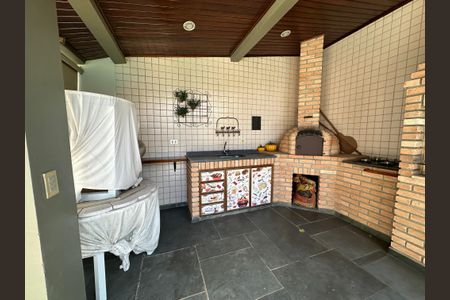 Casa de condomínio para alugar com 400m², 4 quartos e 4 vagas Casa de condomínio para alugar com 400m², 4 quartos e 4 vagasChurrasqueira