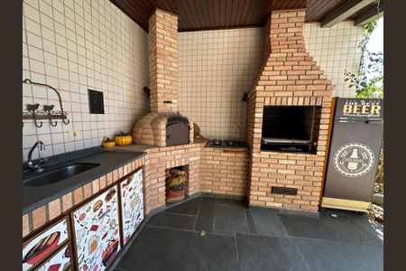 Casa de condomínio para alugar com 400m², 4 quartos e 4 vagas Casa de condomínio para alugar com 400m², 4 quartos e 4 vagasChurrasqueira