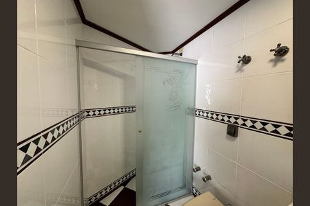 Casa de condomínio para alugar com 400m², 4 quartos e 4 vagas Casa de condomínio para alugar com 400m², 4 quartos e 4 vagasBanheiro 2