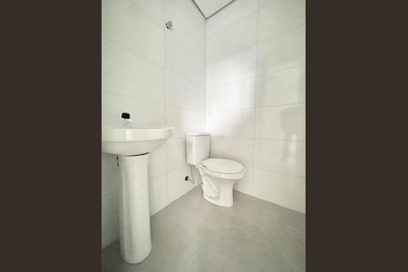 Casa à venda com 67m², 2 quartos e 1 vaga Casa à venda com 67m², 2 quartos e 1 vagaBanheiro