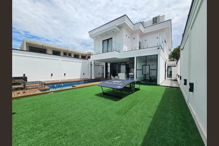 Casa à venda com 241m², 2 quartos e 3 vagas Casa à venda com 241m², 2 quartos e 3 vagasÁrea comum
