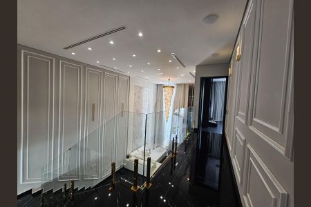 Casa à venda com 241m², 2 quartos e 3 vagas Casa à venda com 241m², 2 quartos e 3 vagasCorredor