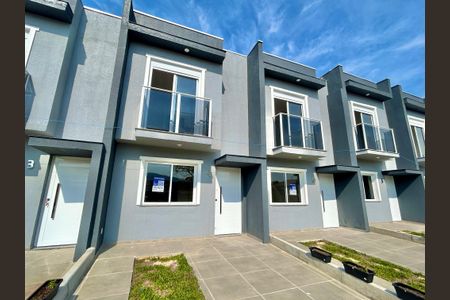 Casa à venda com 67m², 2 quartos e 1 vaga Casa à venda com 67m², 2 quartos e 1 vagaFachada