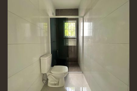 Casa à venda com 67m², 2 quartos e 1 vaga Casa à venda com 67m², 2 quartos e 1 vagaBanheiro