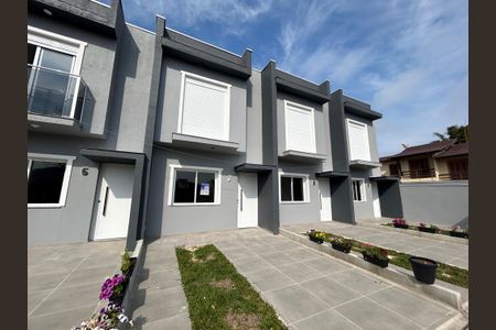 Casa à venda com 67m², 2 quartos e 1 vaga Casa à venda com 67m², 2 quartos e 1 vagaFachada