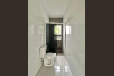 Casa à venda com 67m², 2 quartos e 1 vaga Casa à venda com 67m², 2 quartos e 1 vagaBanheiro