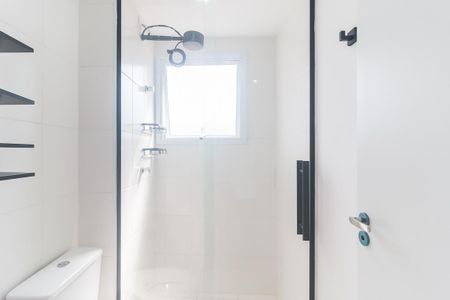Banheiro de kitnet/studio para alugar com 1 quarto, 26m² em Vila São Paulo, Mogi das Cruzes