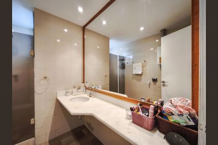 Apartamento à venda com 107m², 3 quartos e 1 vaga Apartamento à venda com 107m², 3 quartos e 1 vagaBanheiro da Suíte