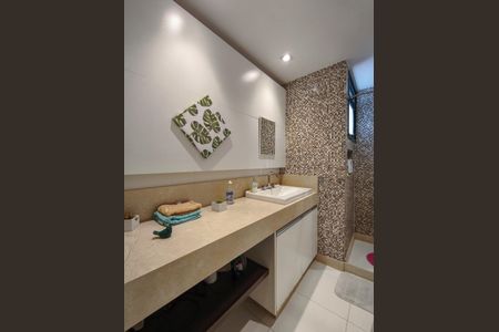 Apartamento à venda com 107m², 3 quartos e 1 vaga Apartamento à venda com 107m², 3 quartos e 1 vagaBanheiro Social