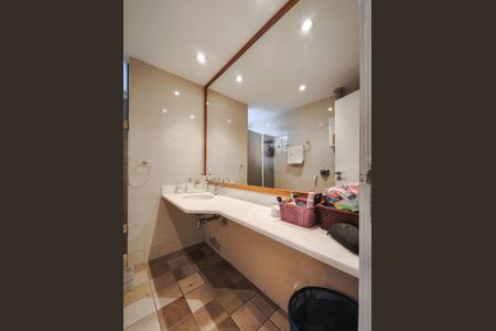 Apartamento à venda com 107m², 3 quartos e 1 vaga Apartamento à venda com 107m², 3 quartos e 1 vagaBanheiro da Suíte