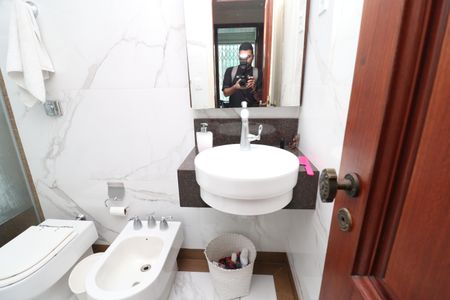 Casa à venda com 356m², 5 quartos e 3 vagasBanheiro Social