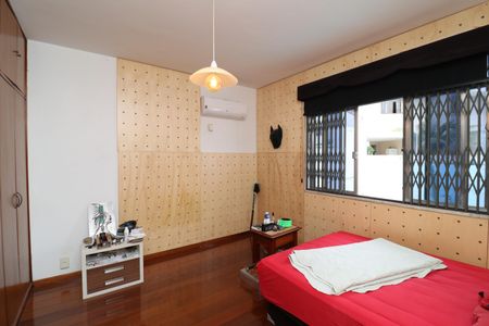 Casa à venda com 356m², 5 quartos e 3 vagasSuíte 3