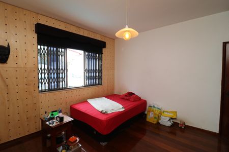 Casa à venda com 356m², 5 quartos e 3 vagasSuíte 3