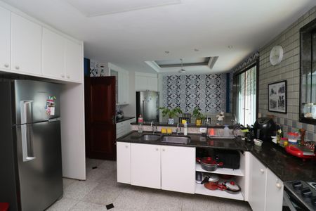 Casa à venda com 356m², 5 quartos e 3 vagasCozinha