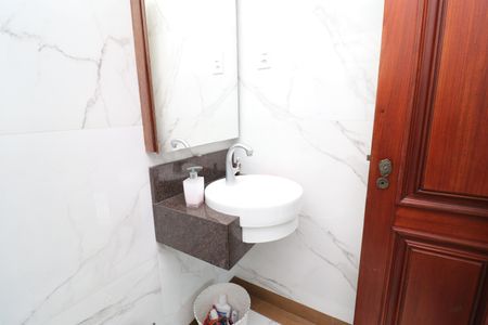 Casa à venda com 356m², 5 quartos e 3 vagasBanheiro Social