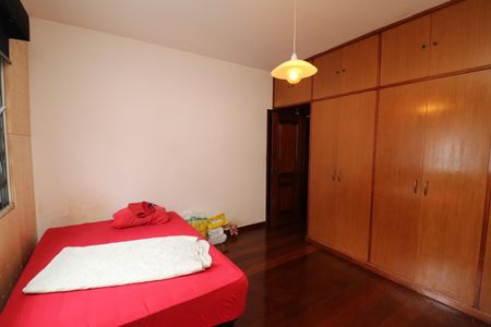 Casa à venda com 356m², 5 quartos e 3 vagasSuíte 3