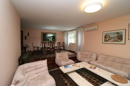 Casa à venda com 356m², 5 quartos e 3 vagasSala 1