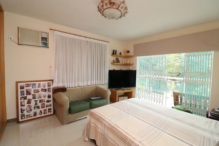 Casa à venda com 356m², 5 quartos e 3 vagasQuarto 2