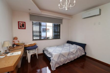 Casa à venda com 356m², 5 quartos e 3 vagasSuíte 4