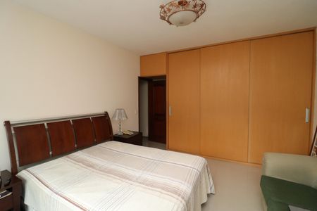 Casa à venda com 356m², 5 quartos e 3 vagasQuarto 2