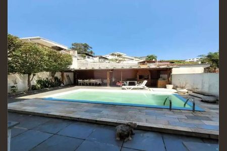 Casa à venda com 274m², 6 quartos e 5 vagas