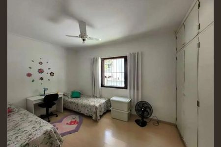 Casa à venda com 274m², 6 quartos e 5 vagas Casa à venda com 274m², 6 quartos e 5 vagasQuarto