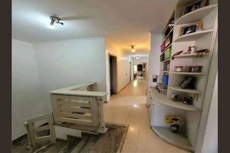 Escada de casa à venda com 6 quartos, 274m² em Lapa, São Paulo