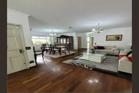 Casa à venda com 274m², 6 quartos e 5 vagas Casa à venda com 274m², 6 quartos e 5 vagasSala