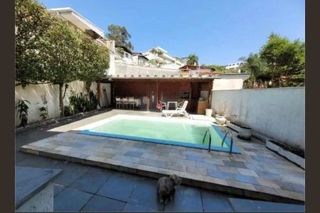 Casa à venda com 274m², 6 quartos e 5 vagas