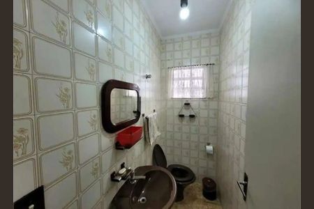 Casa à venda com 274m², 6 quartos e 5 vagas Casa à venda com 274m², 6 quartos e 5 vagasBanheiro