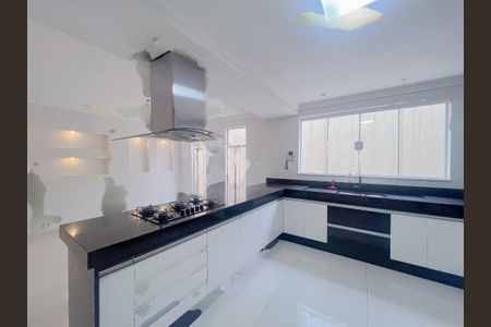 Casa à venda com 198m², 4 quartos e 2 vagas