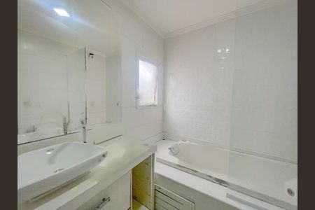 Casa à venda com 198m², 4 quartos e 2 vagas